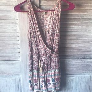 Very cute romper from American eagle!